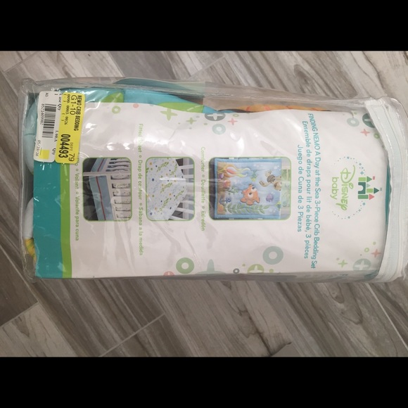 Finding Nemo 3 Piece Crib Set - Picture 2 of 2